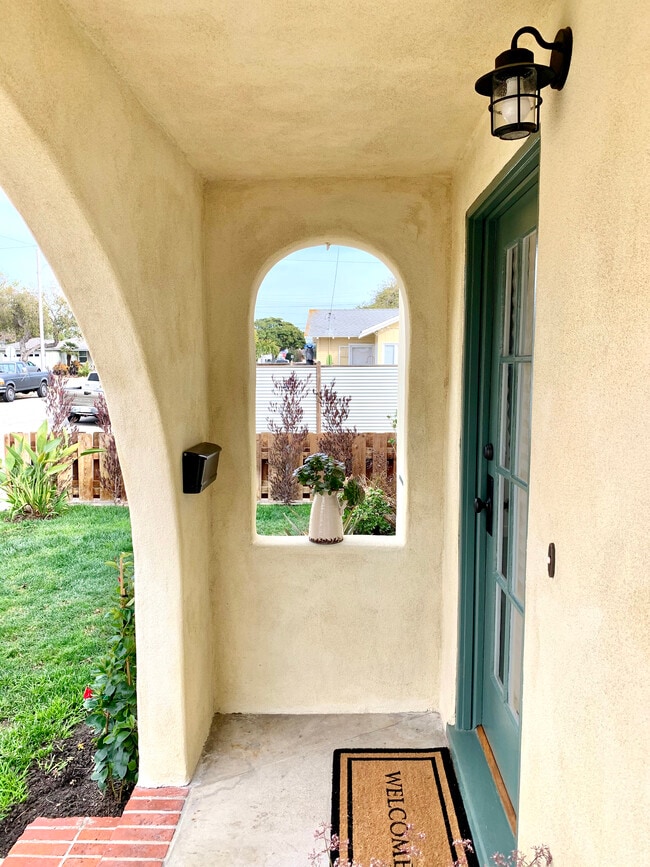 2218 (2216 opposite layout) - 2218 San Marcos St