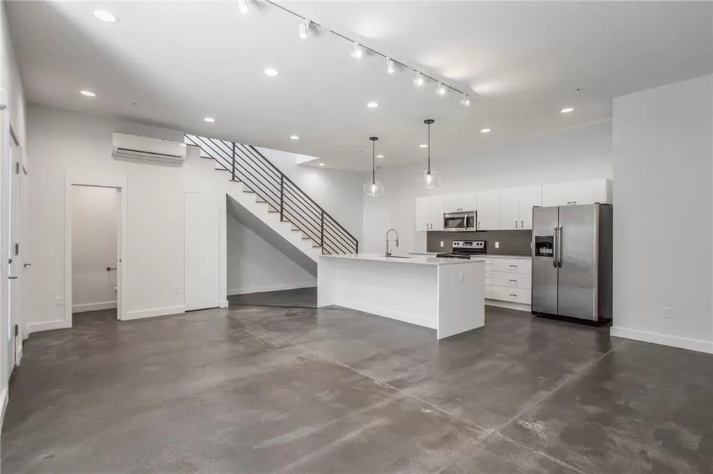 Open Kitchen! - 435 NW 12th St