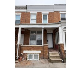 Building Photo - 3325 E Monument St