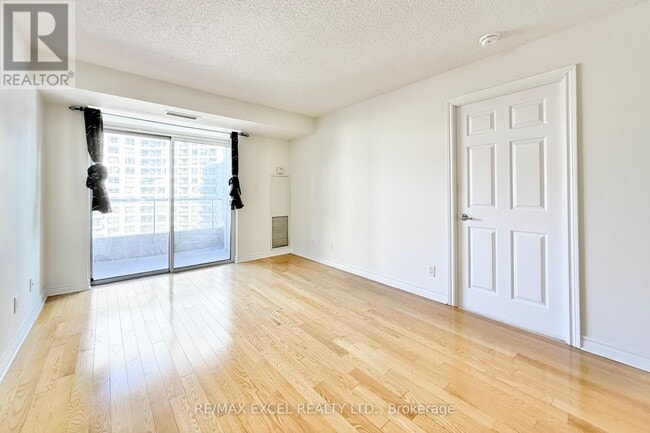 Photo du bâtiment - 3880 Duke of York Blvd