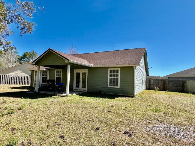 Building Photo - 4/2 with fenced in yard !