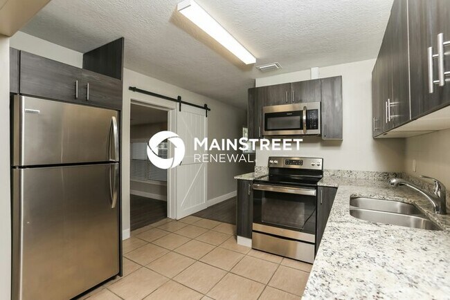 Building Photo - 3 Bedroom Pet-Friendly Home in EUSTIS, FL with Main Street Renewal