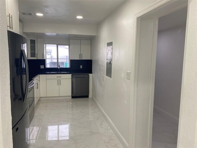 Foto del edificio - 13335 NW 19th Ave