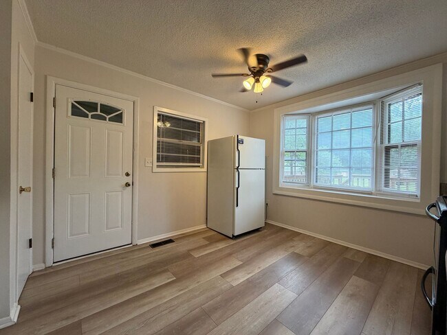 Building Photo - Large 3/2 with finished basement/bonus room- $1,895