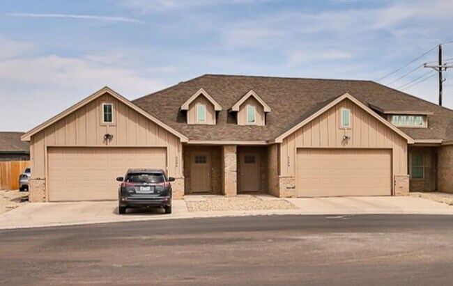 Building Photo - PRE-LEASING FOR SUMMER! - 2 Bedroom 2 Bath...