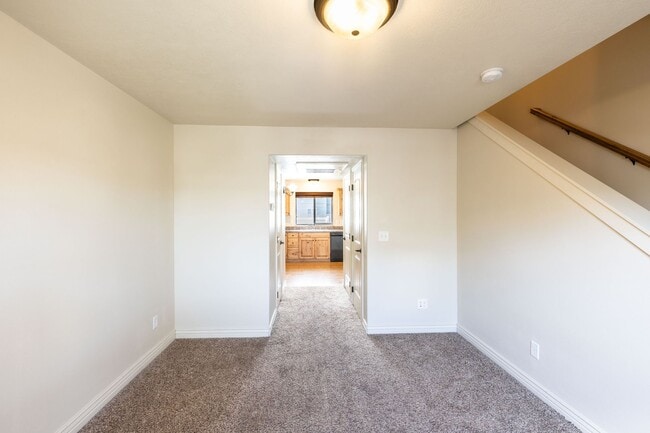 Building Photo - 2 BED 1 BATH TOWNHOME WITH COVERED PARKING IN AMMON - CITY UTILITIES INCLUDED