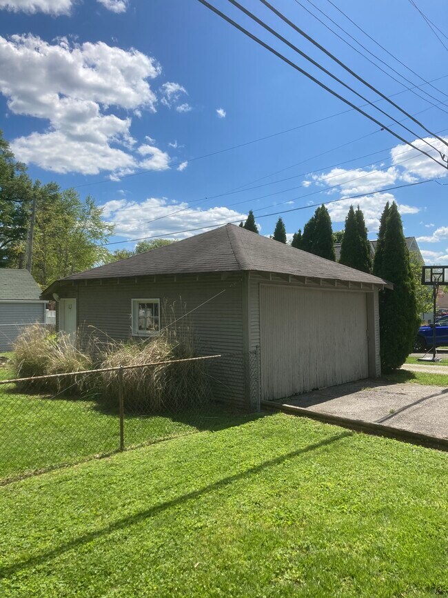 3802 Warner Ave, Louisville, KY 40207 House for Rent in Louisville