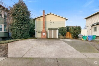 Building Photo - 1929 NE 8th Ave