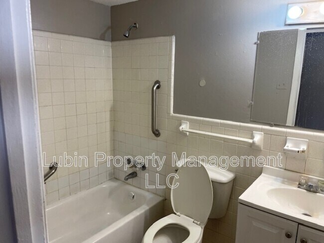 Foto del edificio - 611 Benham Ave