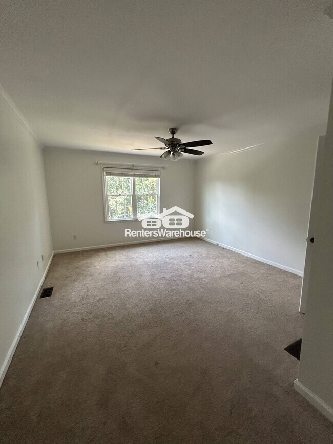 Foto del edificio - 2501 Crestwood Cir