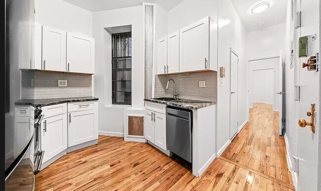 Building Photo - 284 Mulberry Street