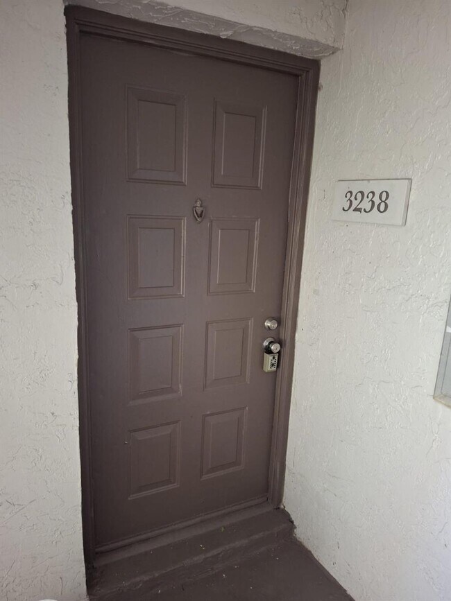 Building Photo - 3238 Coral Lake Ln