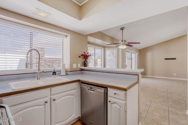 Foto del edificio - 3214 E Siesta Ln