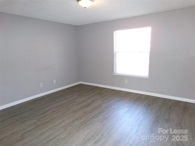 Foto del edificio - 1351 N 6th St