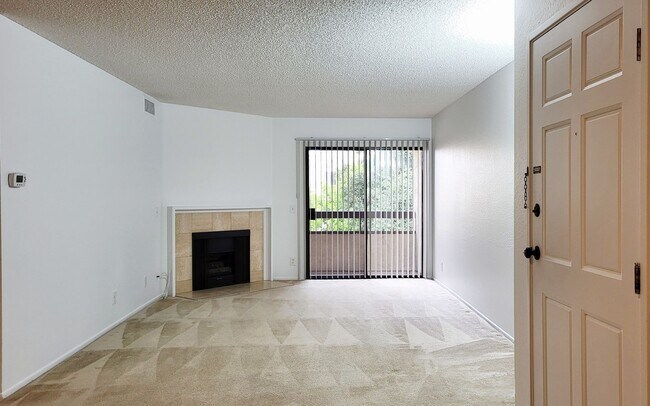 Foto del edificio - 2 Bedroom/ 2 Bath Condo In The Heart of Gl...