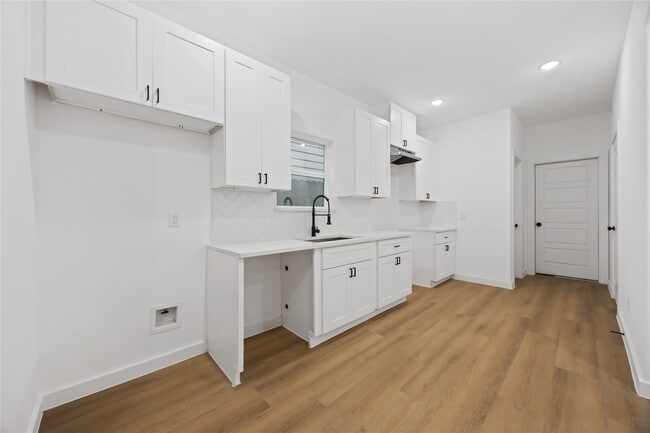 Foto del edificio - 8108 De Priest St