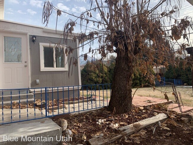 Building Photo - 4 br, 2 bath House - 1164 Carmelita Dr