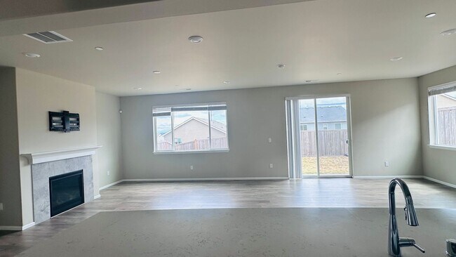 Foto del edificio - 1467 Baker Hts Lp