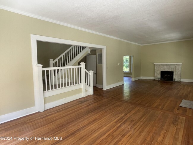 Building Photo - 471 Howell Ave