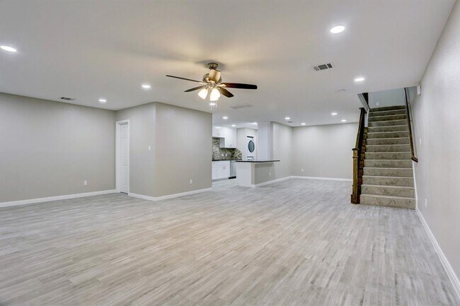 Building Photo - 10207 S Gessner Rd