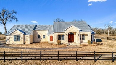 Building Photo - 42844 Henson Rd