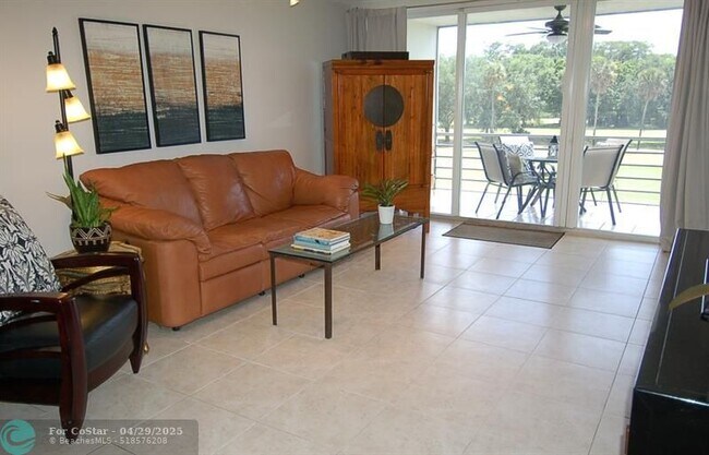 Foto del edificio - 575 Oaks Ln