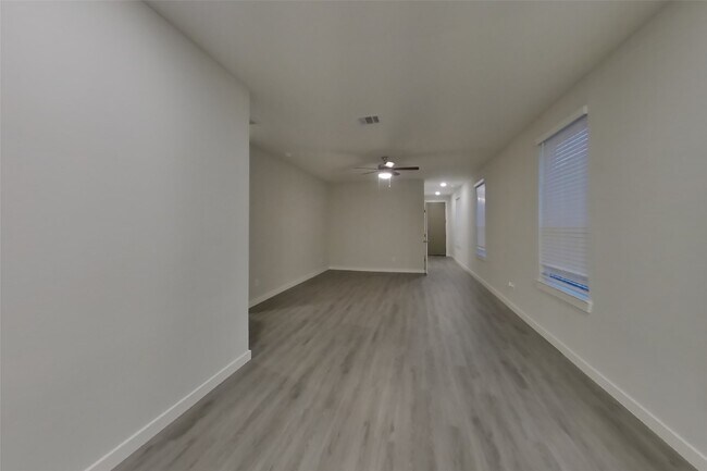 Building Photo - 23607 Gibson Frst Dr