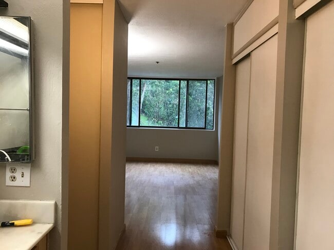 Building Photo - 555 Pierce St