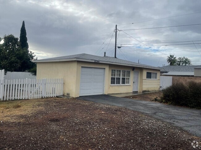 Building Photo - 10341 Parise Dr