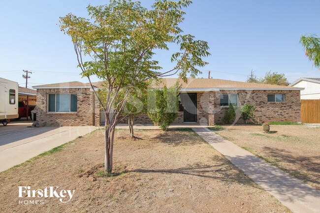 Building Photo - 2126 W San Miguel Ave