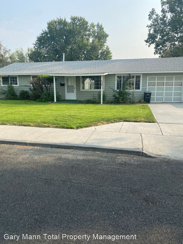 4 br, 1 bath House 529 E Sharon Ave House Rental in Moses Lake, WA