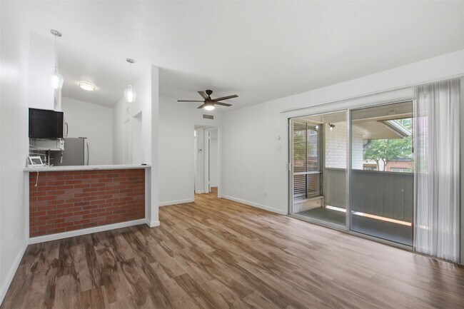 Foto del edificio - 2627 Douglas Ave