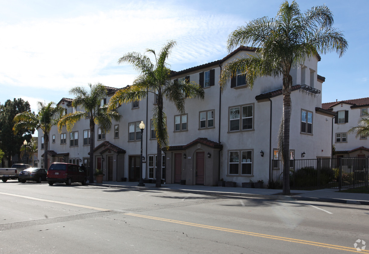 Foto del edificio - 651-661 S A St