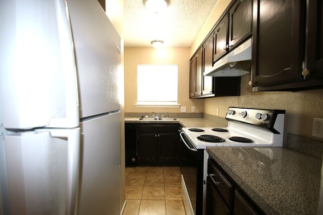 Building Photo - 3732 Bonnie Dr