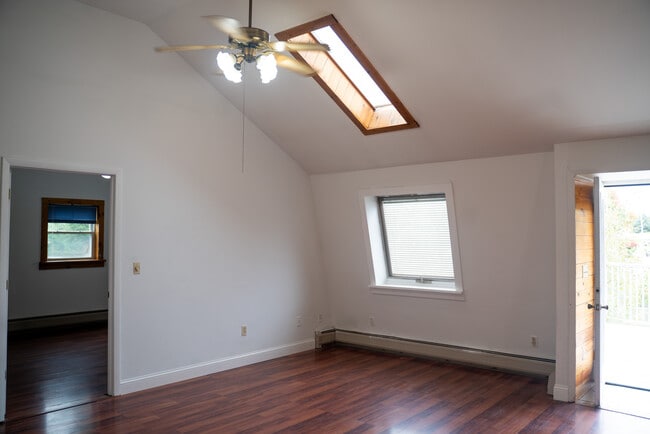 Building Photo - 190 Pearl St