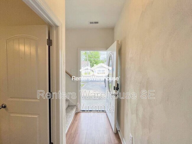 Building Photo - 1713 Sparrow Rd