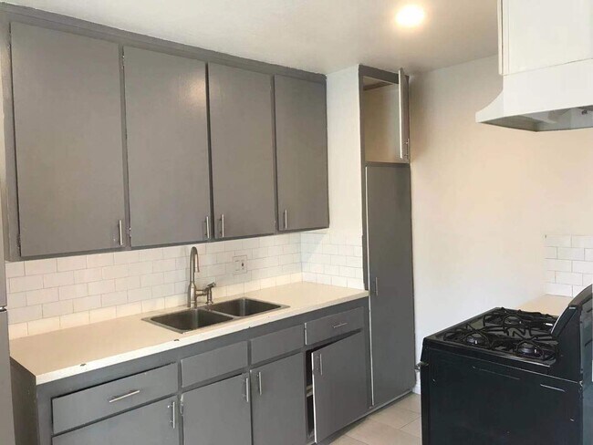 Foto del edificio - 7722 Chapman Ave