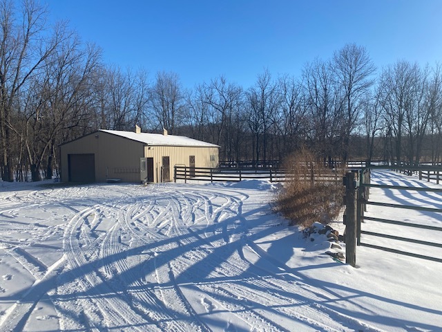 3 stall horse barn with corral - 34882 Warsaw Trl