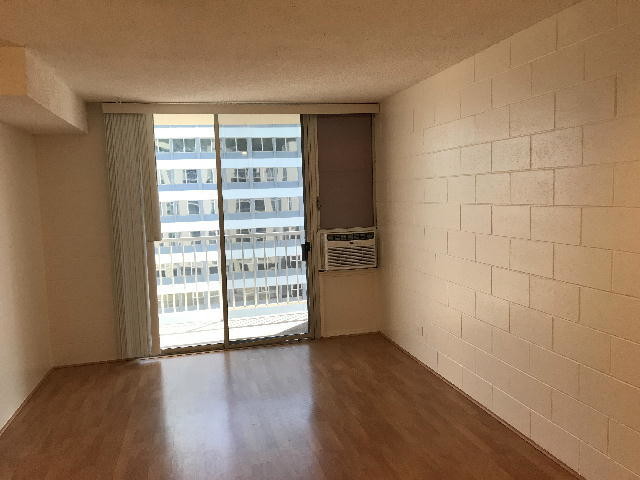 Building Photo - JASON APTS 2/1/1 A/C, c-fan,W/D, lanai