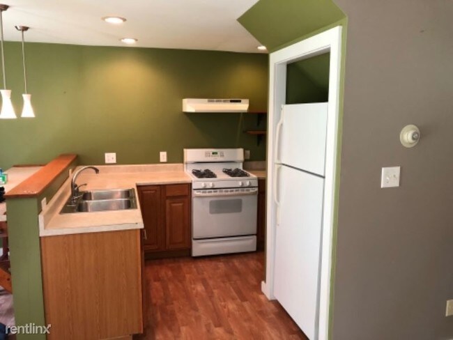 Foto del edificio - 1 br, 1 bath Apartment - 127 Coltsfoot Lane