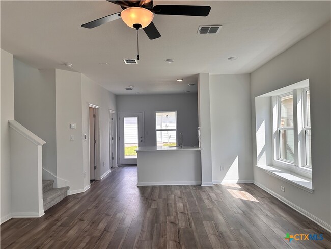 Building Photo - 124 Rollingwood Dr
