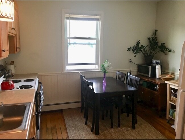 Building Photo - 10 Chipman Ave