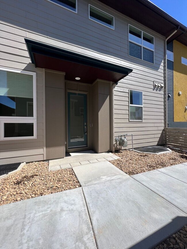 Foto del edificio - Modern 3B/4B Condo- Available July 5!