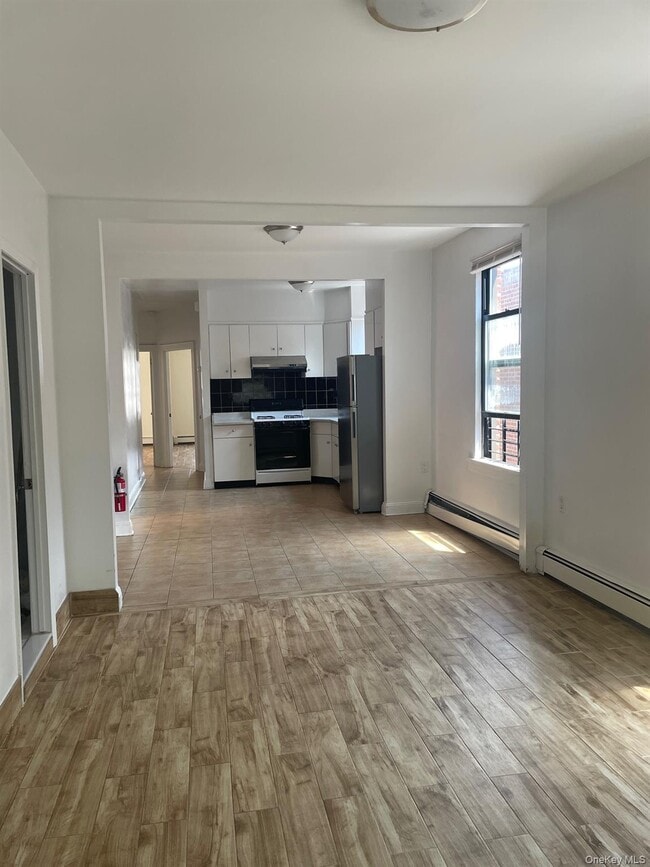 Foto del edificio - 44-15 64th St