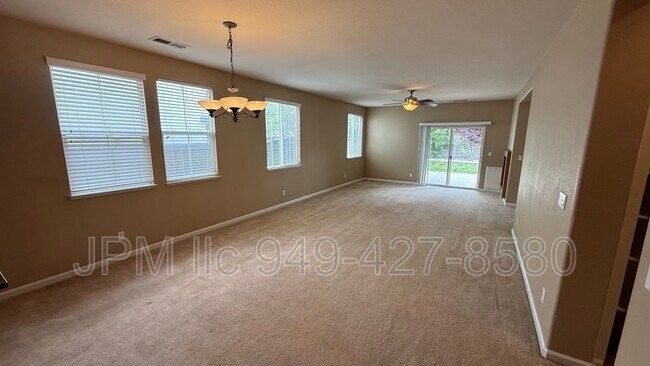 Foto del edificio - 565 Connemaras Ct