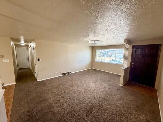 Building Photo - Charming, Updated Ranch-Style Home Near Lake Loveland