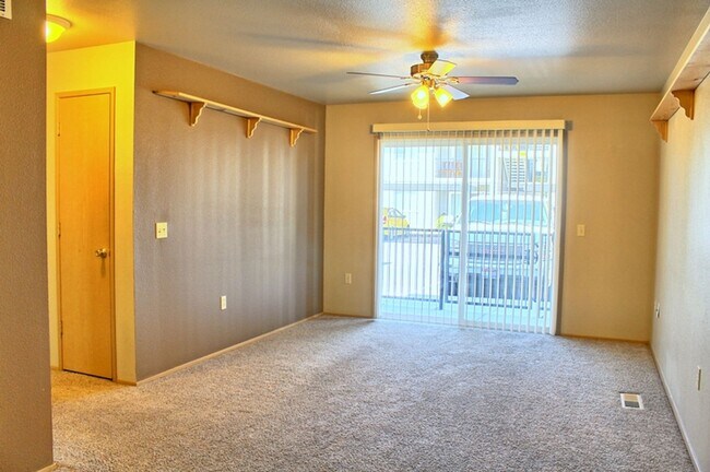 Foto del edificio - Two Bedroom Two Bath Ground Floor Condo for Rent!