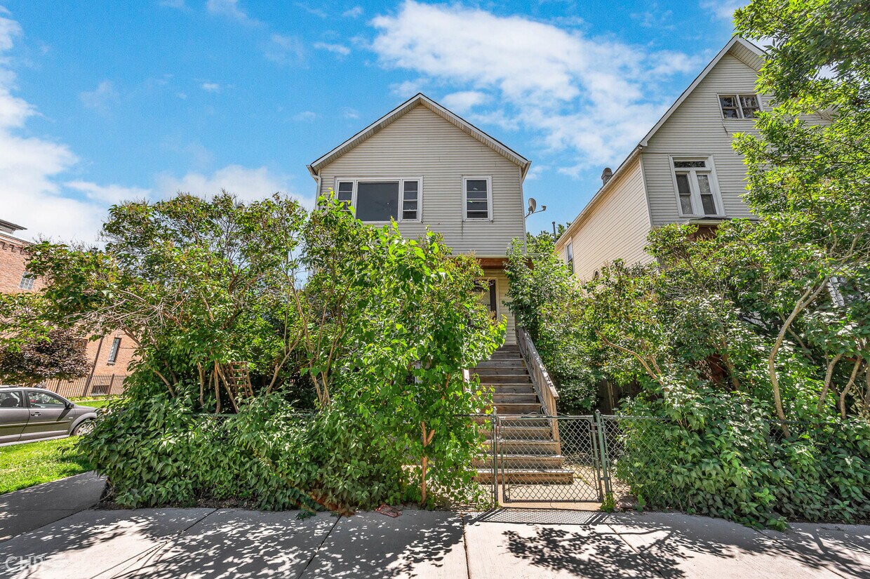 Primary Photo - 2457 N Rockwell St