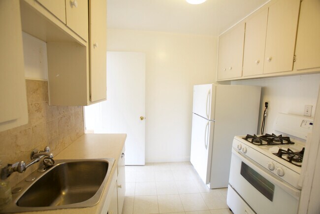 Building Photo - 451 Bartlett St