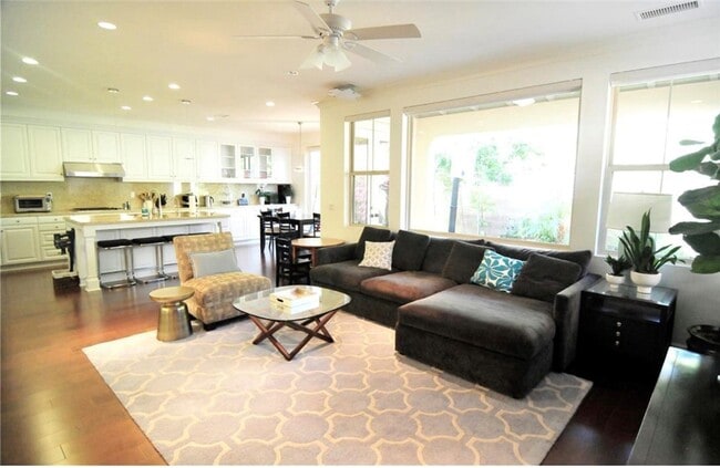 Building Photo - 30 Maple Leaf